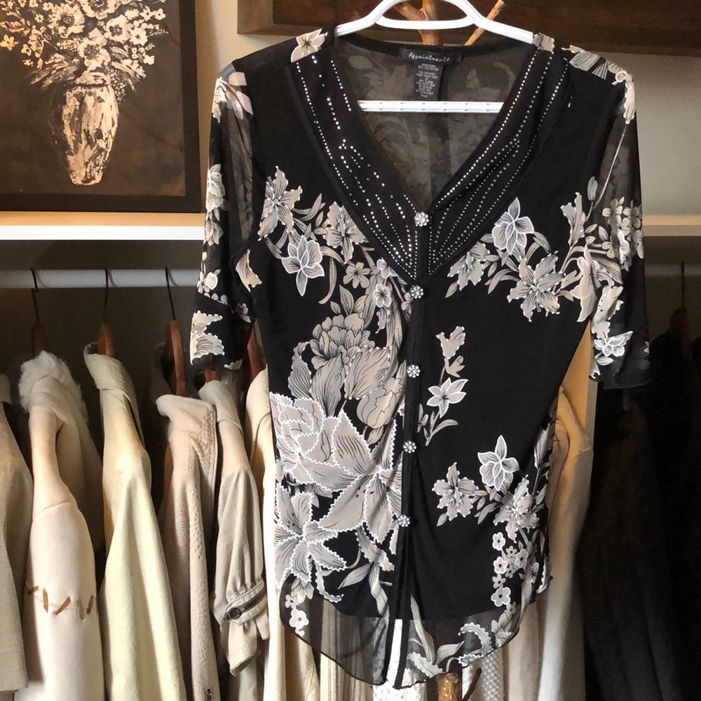 Appointments Black and White Graphic Buttoned Blouse
